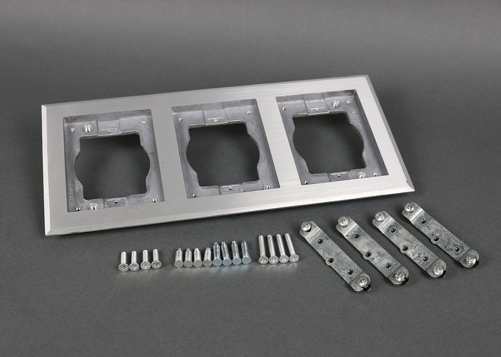 MARCO CAJA PISO 880 OMNIBOX 3 GANG ALUMINIO WIREMOLD 838TCAL
