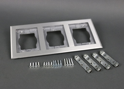 [Q08838TCAL] MARCO CAJA PISO 880 OMNIBOX 3 GANG ALUMINIO WIREMOLD 838TCAL